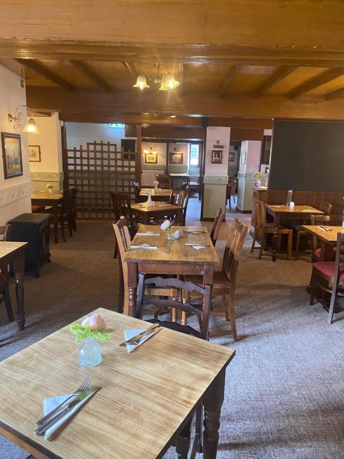 The Queens Head Inn Milton Ernest Esterno foto
