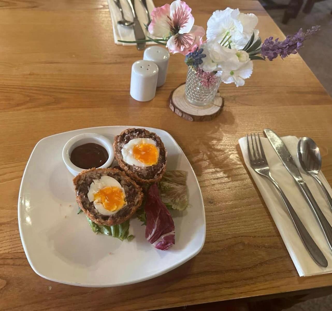 The Queens Head Inn Milton Ernest Esterno foto